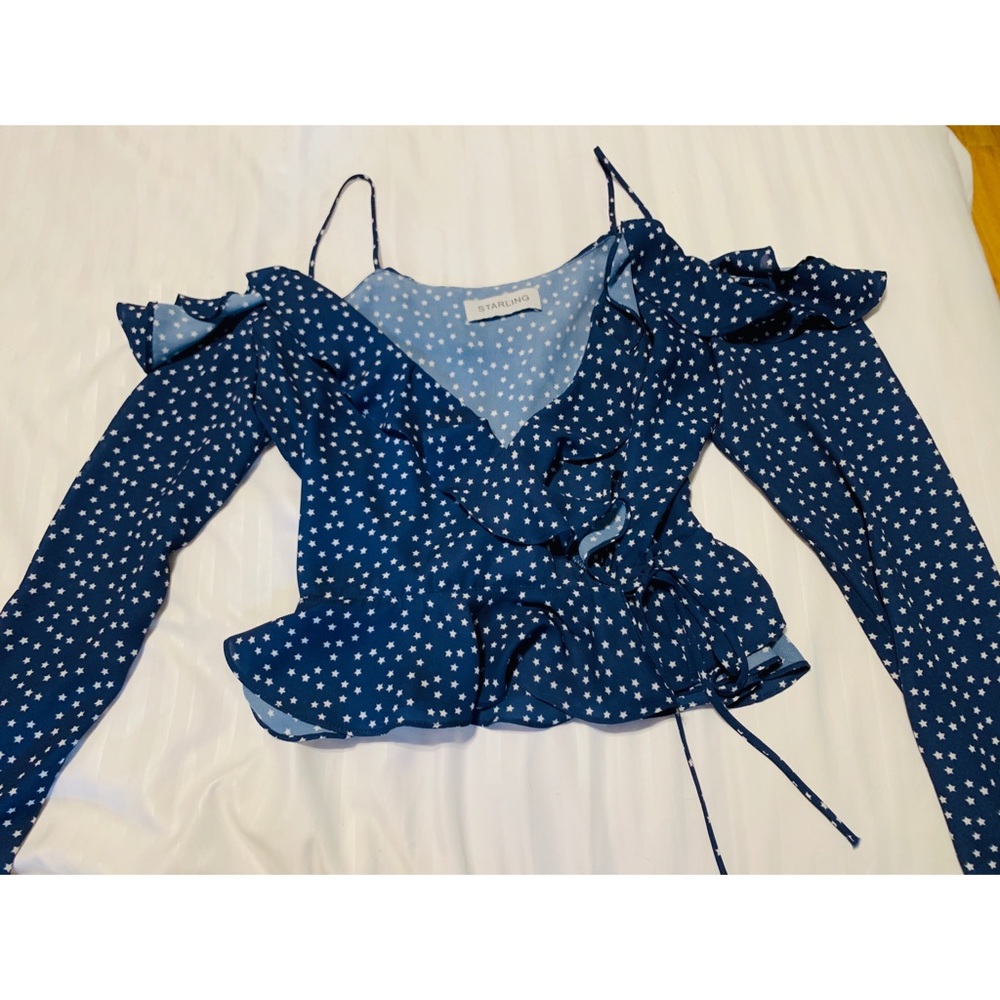 3/$20🎉 Star print long sleeve top small